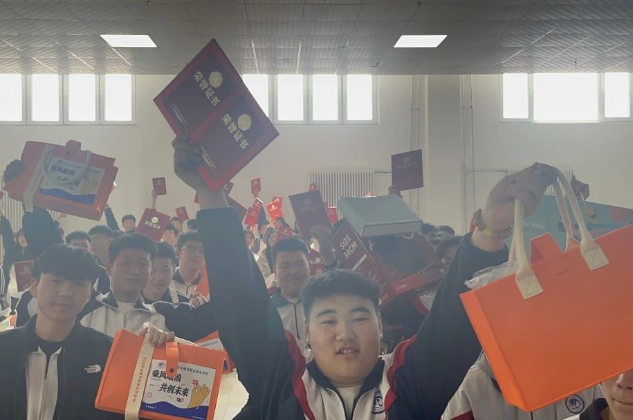 表彰先進(jìn)，激勵成長！