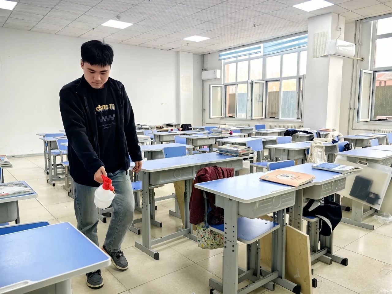 筑牢健康防線(xiàn)  共守美好家園